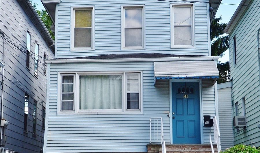 38 E 41ST St, Bayonne, NJ 07002 - 3 Beds, 1 Bath
