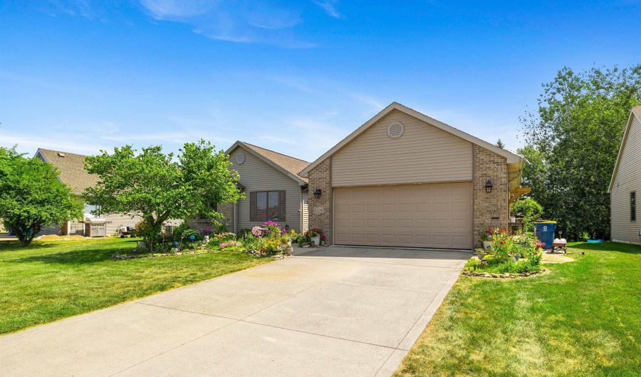 1306 Lori Lea St, Auburn, IN 46706 - 3 Beds, 3 Bath
