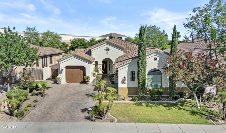 211 W NEW DAWN Dr, Chandler, AZ 85248 - 3 Beds, 3 Bath