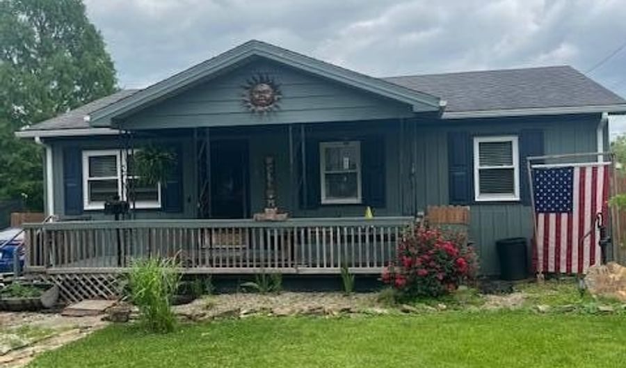 379 S High St, Austin, IN 47102 - 3 Beds, 1 Bath