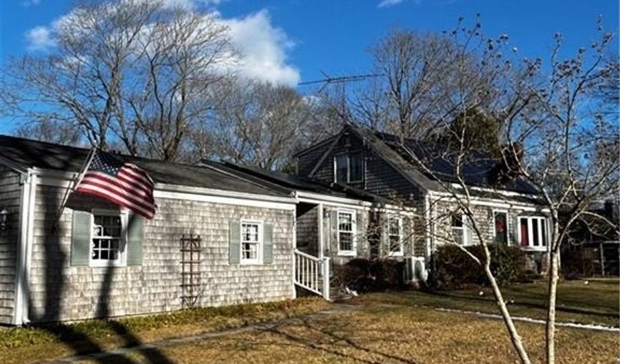 38 Houghton St, Barrington, RI 02806 - 3 Beds, 2 Bath