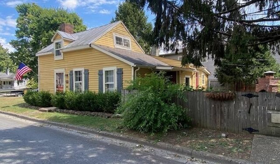 201 E John Fitch Ave, Bardstown, KY 40004 - 2 Beds, 1 Bath