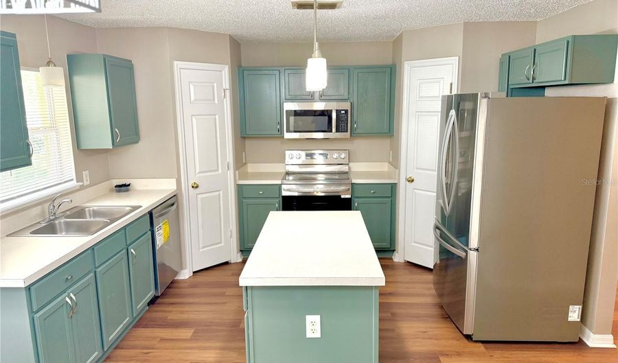 512 YEARLING COVE Loop, Apopka, FL 32703 - 4 Beds, 3 Bath