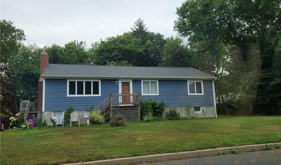 3 Betty St, Waterford, CT 06385 - 3 Beds, 1 Bath