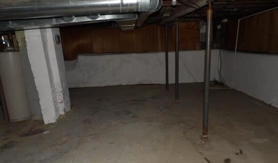 349 Greenly St, Adrian, MI 49221 - 3 Beds, 1 Bath