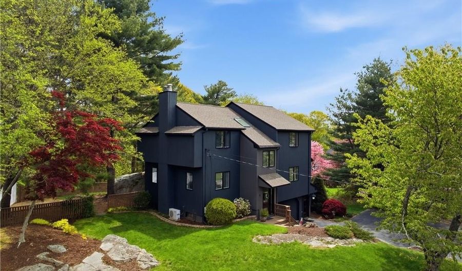 5 Aurora Dr, Cumberland, RI 02864 - 3 Beds, 3 Bath