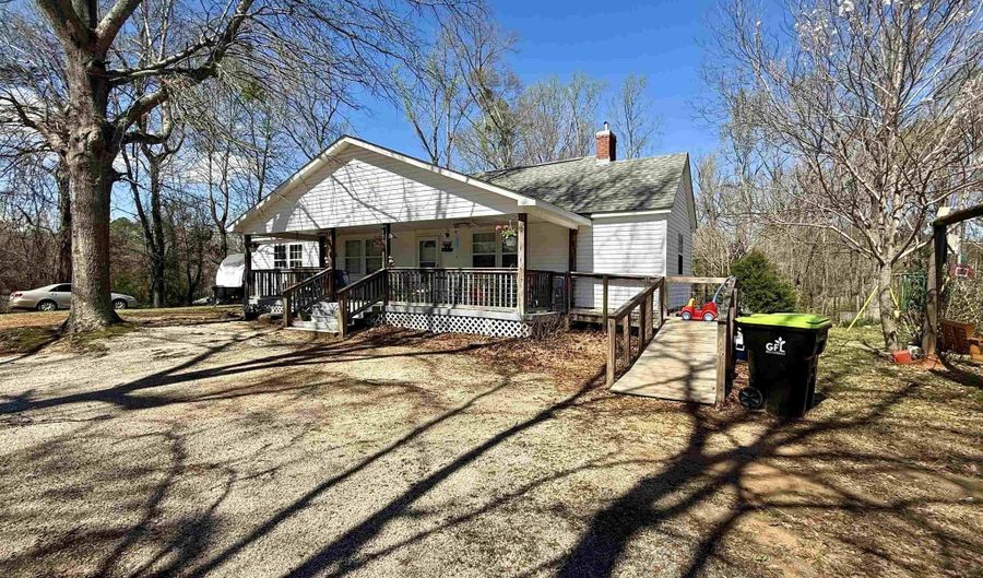 2087 TRUSSELL Rd, Alexander City, AL 35010 - 3 Beds, 2 Bath