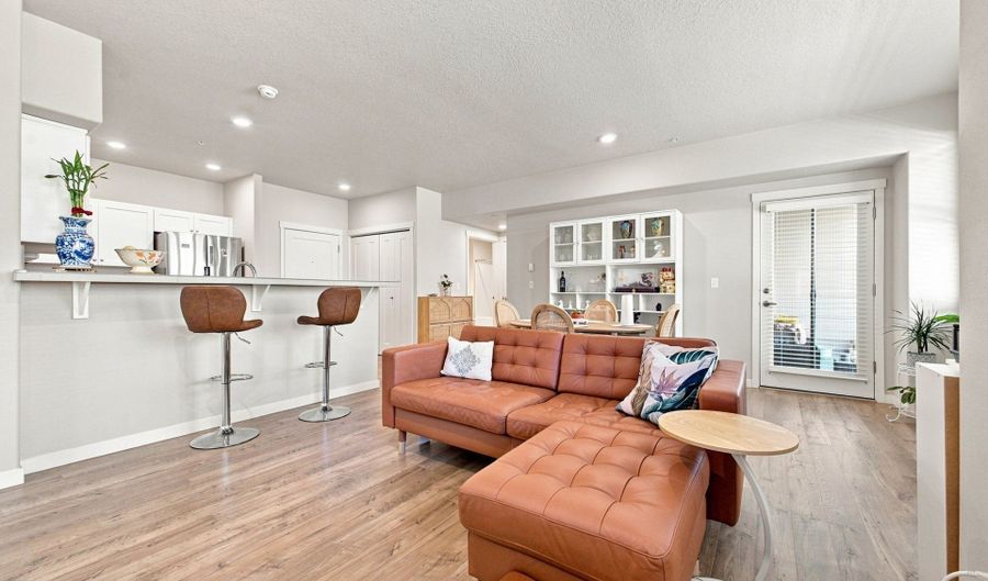 17149 SW SNOWDALE St, Beaverton, OR 97007 - 2 Beds, 2 Bath