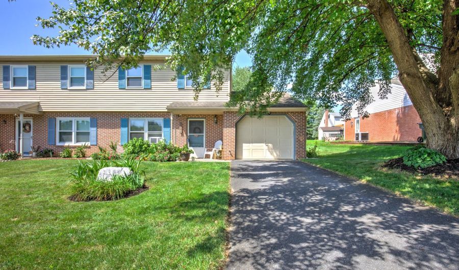 222 MILLER Rd, Akron, PA 17501 - 3 Beds, 2 Bath