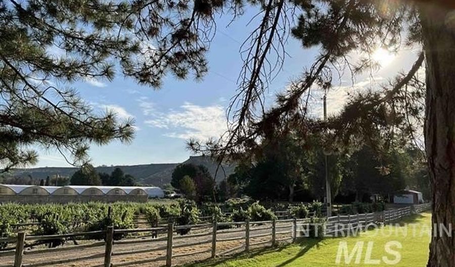 4778 River Rd, Buhl, ID 83316 - 2 Beds, 1 Bath