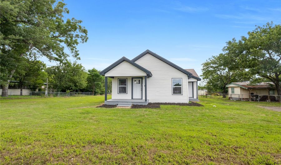 110 Orchard St, Alba, TX 75410 - 3 Beds, 2 Bath