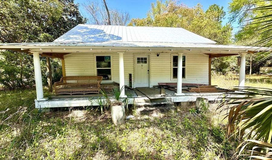 87 Martin Luther King Jr Blvd, Apalachicola, FL 32320 - 2 Beds, 1 Bath