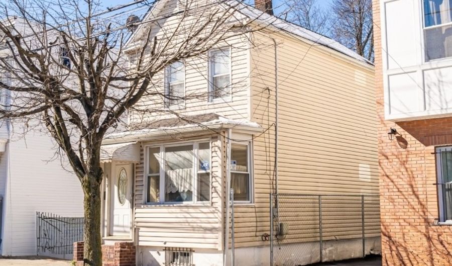 579 S 18Th St, Newark, NJ 07103 - 2 Beds, 1 Bath