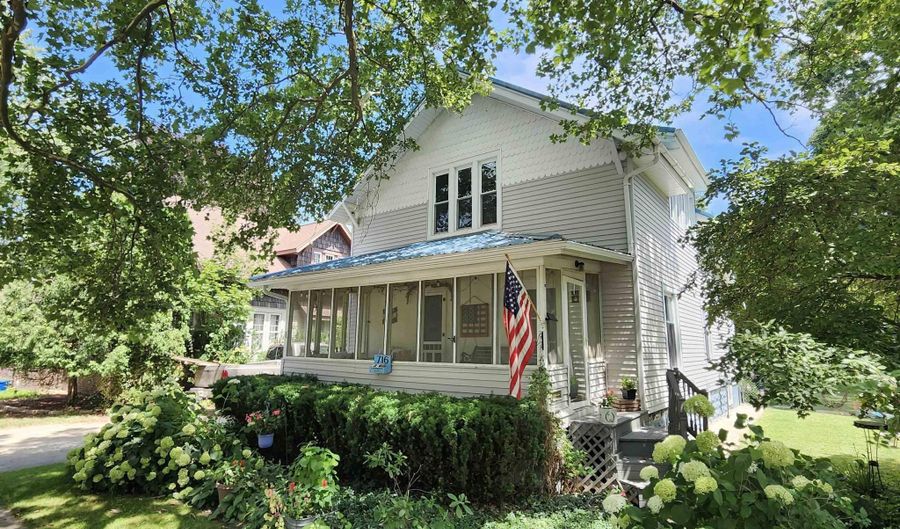 716 Woodworth Ave, Alma, MI 48801 - 4 Beds, 2 Bath