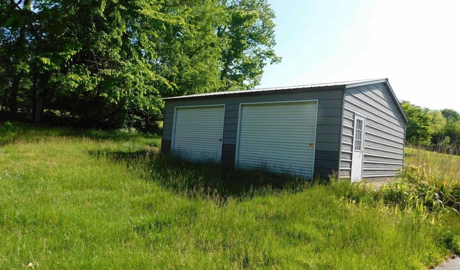 823 Hidden Acres Dr, Bedford, IN 47421 - 4 Beds, 2 Bath