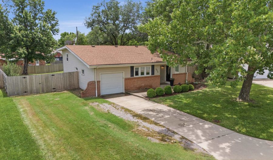 5919 Memphis St, Bel Aire, KS 67220 - 3 Beds, 2 Bath