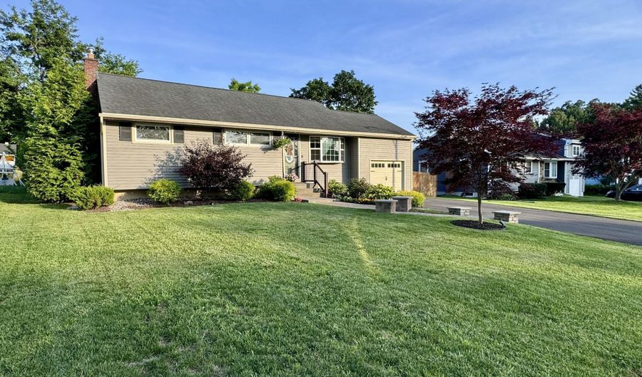 34 Venus Dr, Albany, NY 12211 - 3 Beds, 1 Bath