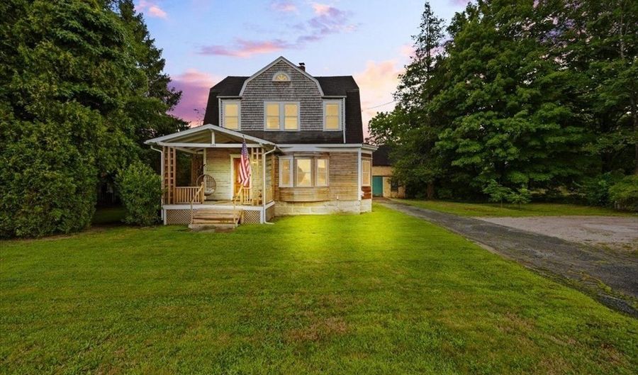 544 Main St, Acushnet, MA 02743 - 4 Beds, 1 Bath