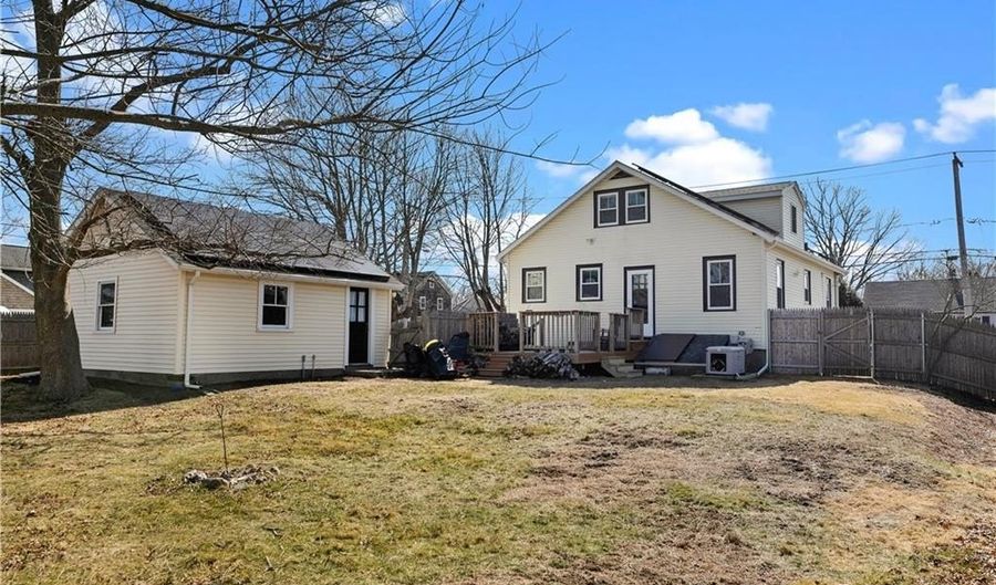 123 Beacon St, Middletown, RI 02842 - 4 Beds, 3 Bath