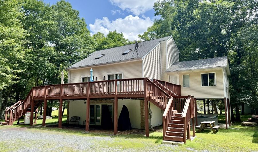 82 Tennyson Cir, Albrightsville, PA 18210 - 5 Beds, 3 Bath