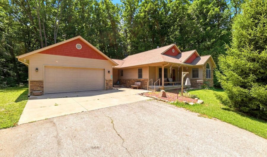 1938 Lincoln Rd, Allegan, MI 49010 - 5 Beds, 4 Bath