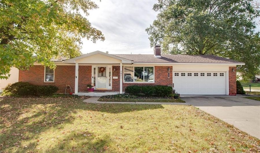 2401 Crislisa Dr, Alton, IL 62002 - 2 Beds, 2 Bath