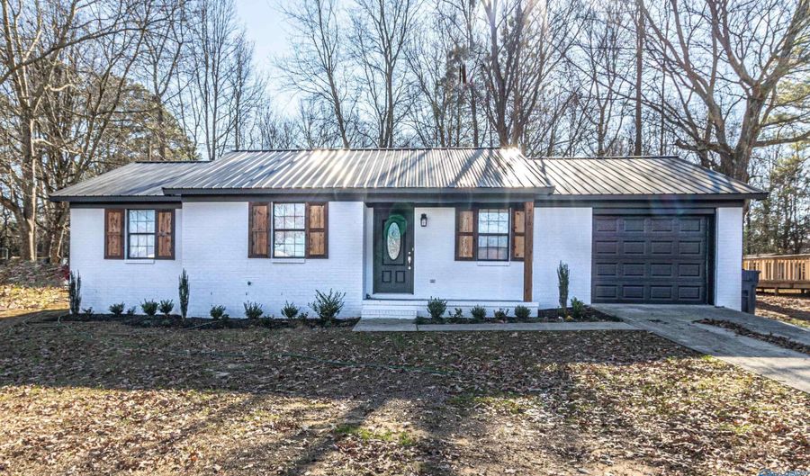 230 8th Ave, Arab, AL 35016 - 3 Beds, 2 Bath