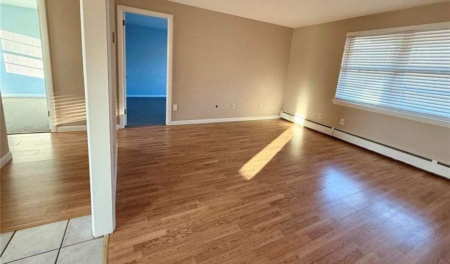 70 Carroll Ave 307, Newport, RI 02840 - 2 Beds, 1 Bath