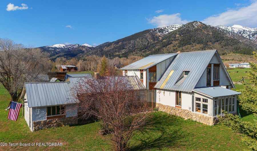 3837 COUNTY ROAD 126, Bedford, WY 83112 - 1 Beds, 2 Bath