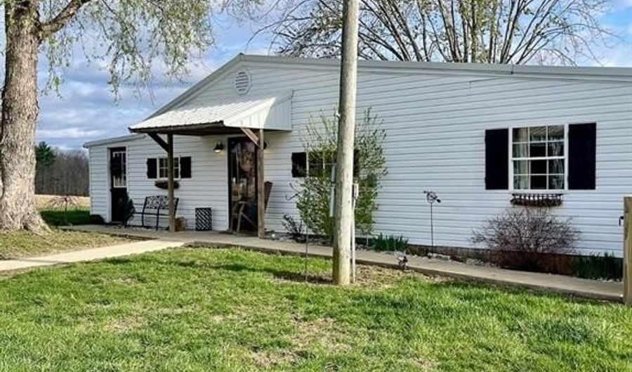 7631 Gray Rd, Alma, IL 62807 - 2 Beds, 1 Bath