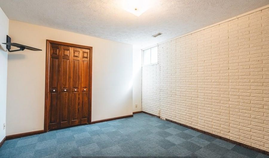 2105 N St, Aurora, NE 68818 - 5 Beds, 2 Bath