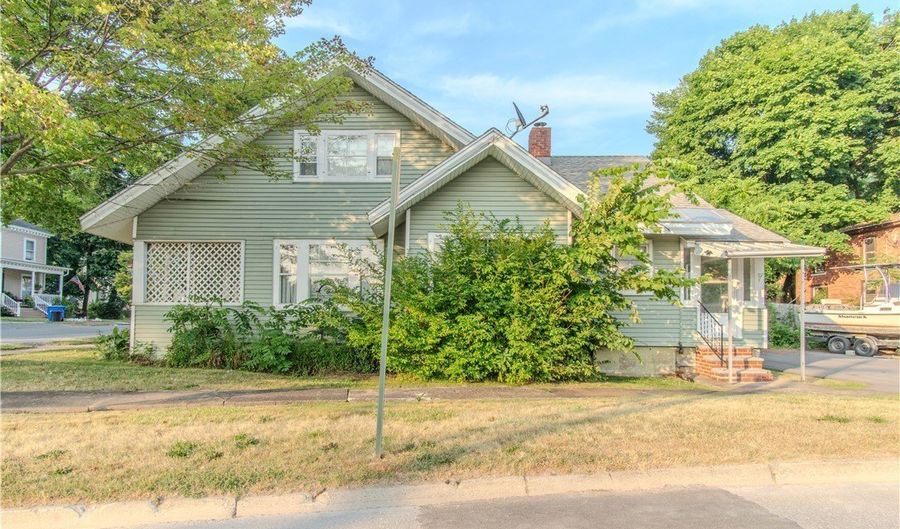 17 Crossmon St, Alexandria Bay, NY 13607 - 3 Beds, 1 Bath