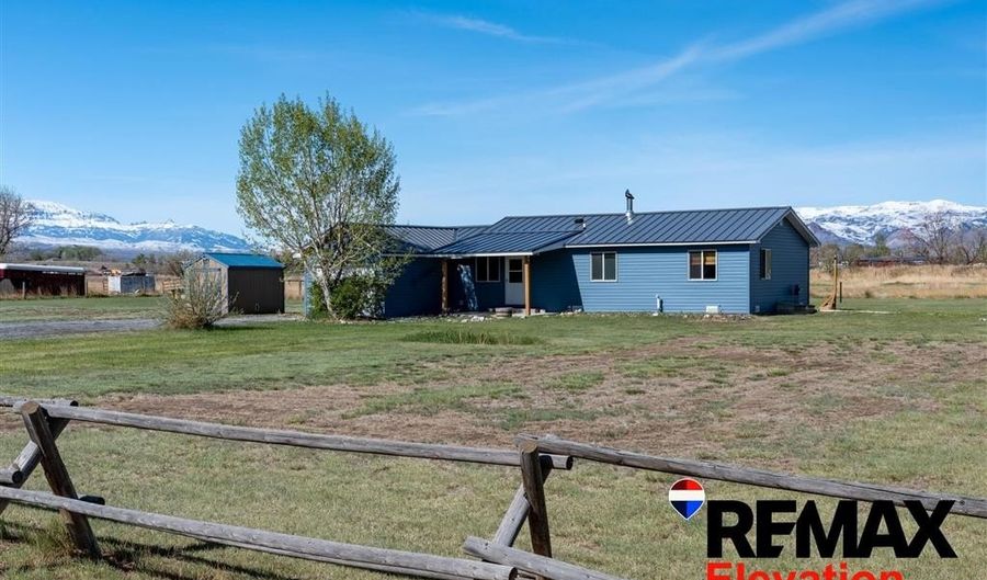 21 Sunburst Dr, Cody, WY 82414 - 2 Beds, 2 Bath