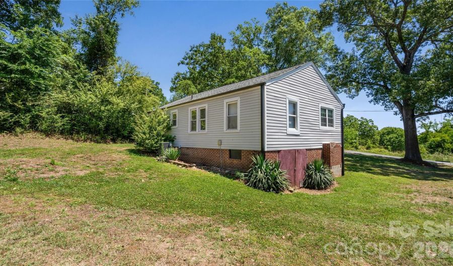 1481 Hilltop St, Albemarle, NC 28001 - 3 Beds, 2 Bath