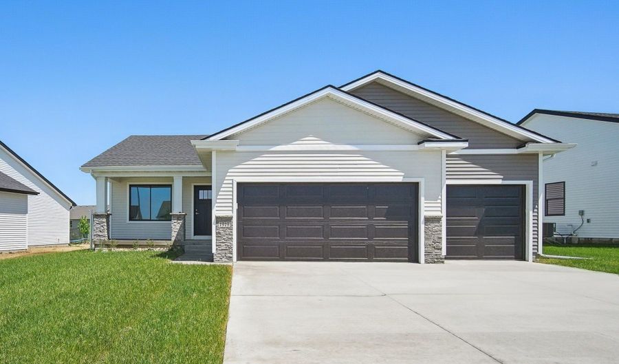 1819 Tuscany Dr SE, Altoona, IA 50009 - 4 Beds, 3 Bath