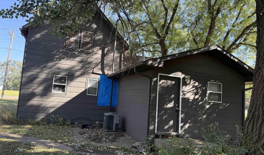 405 SE 13 St, Beresford, SD 57004 - 3 Beds, 1 Bath