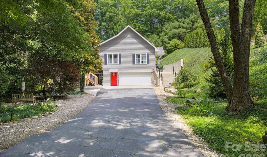 153 Skyview Cir, Asheville, NC 28804 - 4 Beds, 3 Bath