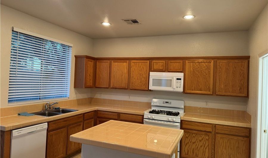 7956 Mohican Canyon St, Las Vegas, NV 89113 - 4 Beds, 3 Bath