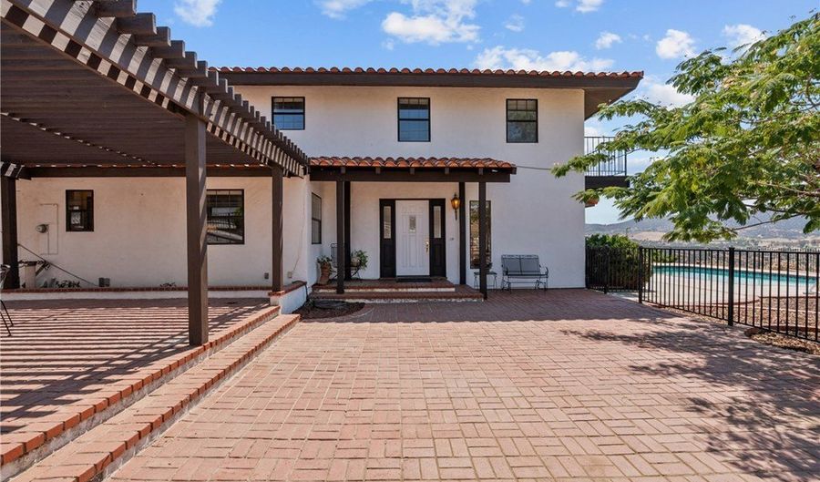 8525 Wildflower Ln, Agua Dulce, CA 91390 - 4 Beds, 2 Bath
