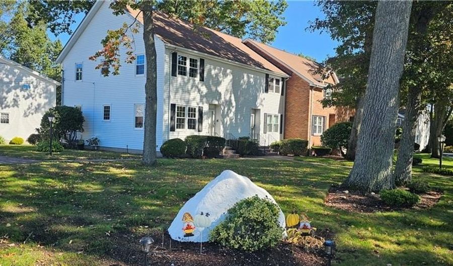 107 Forestwood Dr, North Providence, RI 02904 - 2 Beds, 2 Bath