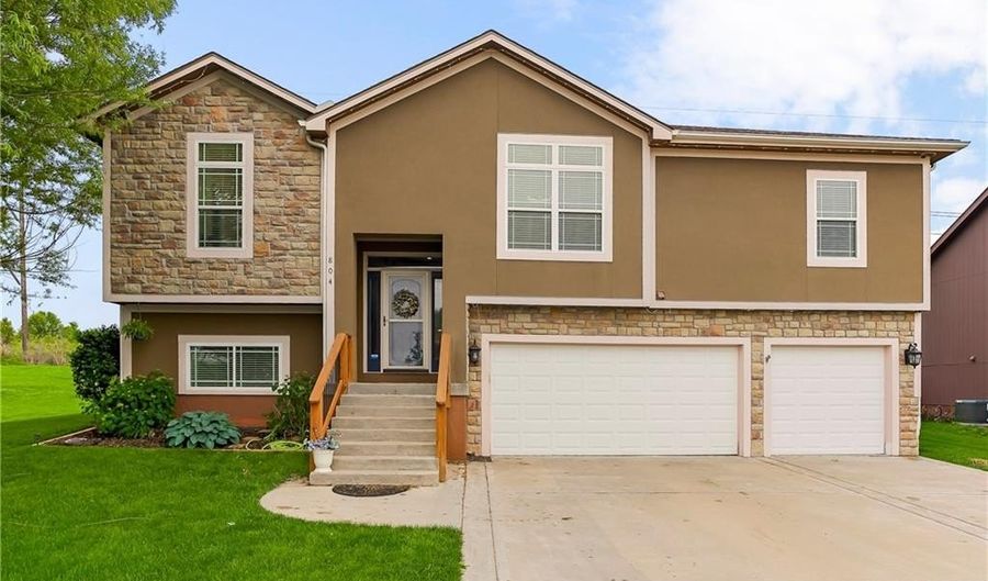804 N 168th St, Basehor, KS 66007 - 4 Beds, 3 Bath