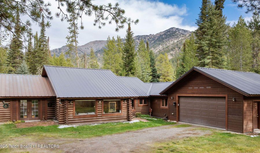 281 PINE St, Alpine, WY 83128 - 3 Beds, 1 Bath