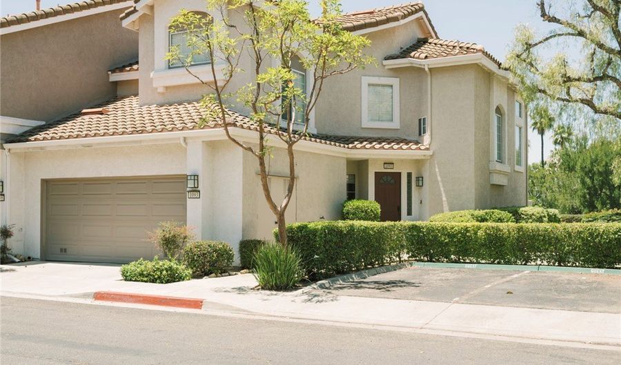 1093 S Sundance, Anaheim, CA 92808 - 2 Beds, 3 Bath