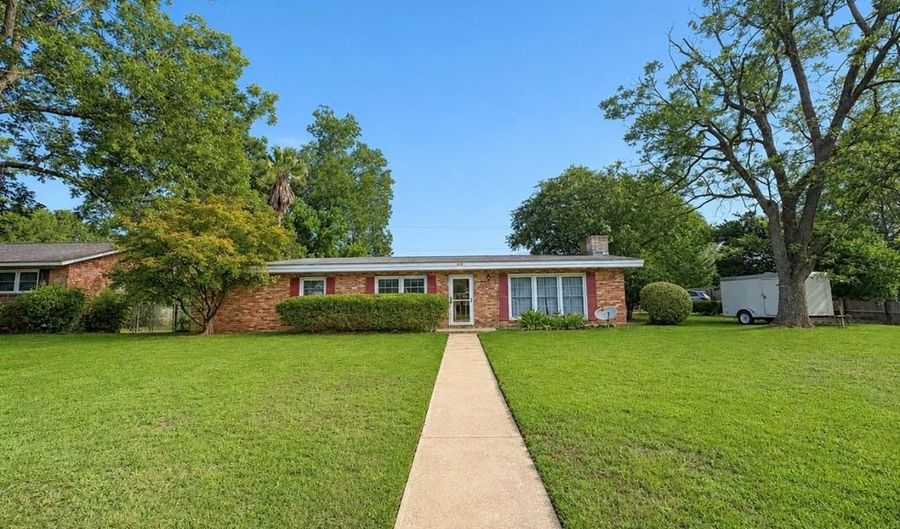2408 Whispering Pines Cir, Albany, GA 31707 - 3 Beds, 2 Bath
