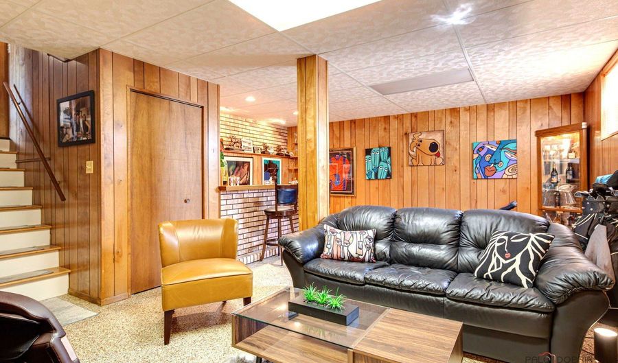 2042 S Goebbert Rd, Arlington Heights, IL 60005 - 3 Beds, 3 Bath