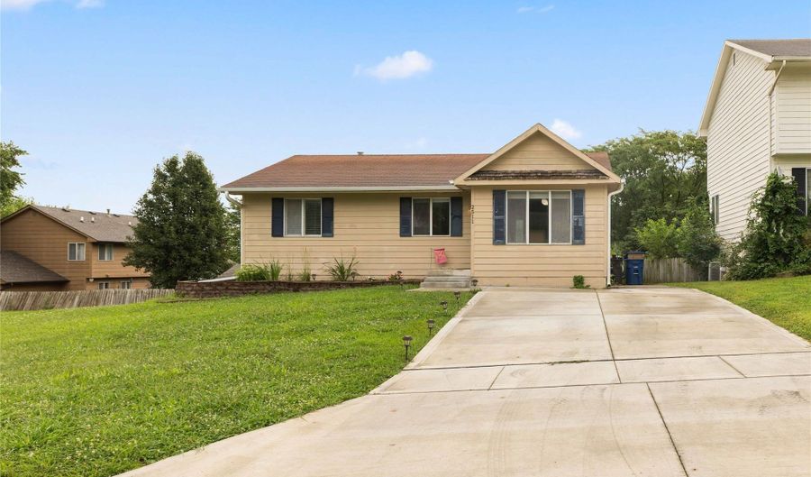 2511 SE 18th Ct, Des Moines, IA 50320 - 3 Beds, 2 Bath