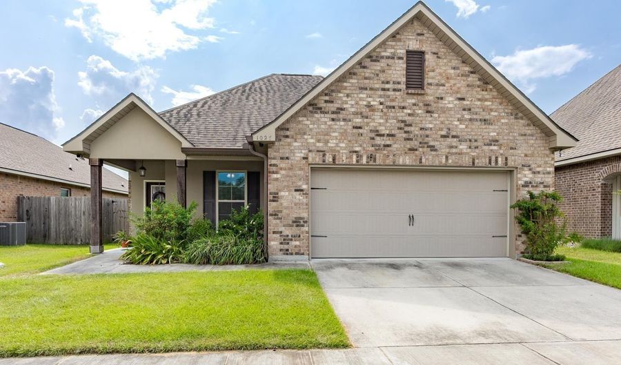 1025 Shadow Bluff Dr, Baton Rouge, LA 70820 - 4 Beds, 2 Bath