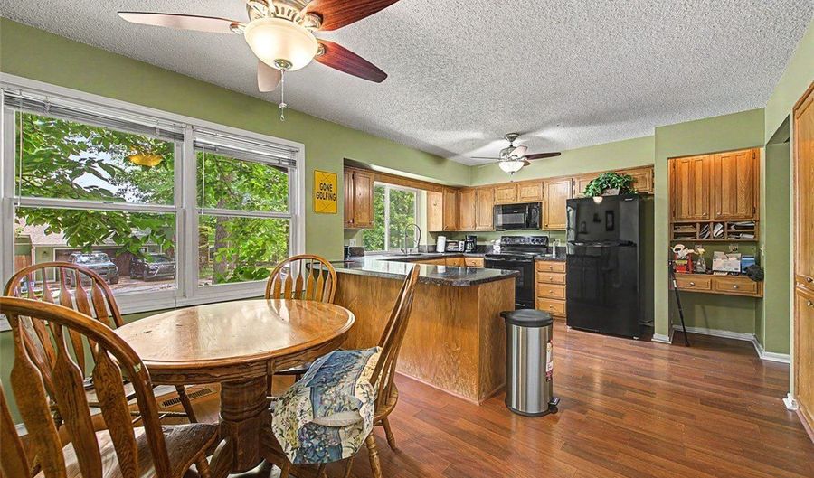 37 Fenchurch Dr, Bella Vista, AR 72715 - 2 Beds, 4 Bath