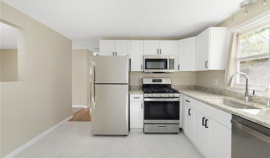 620 Dry Bridge Rd, North Kingstown, RI 02852 - 2 Beds, 1 Bath