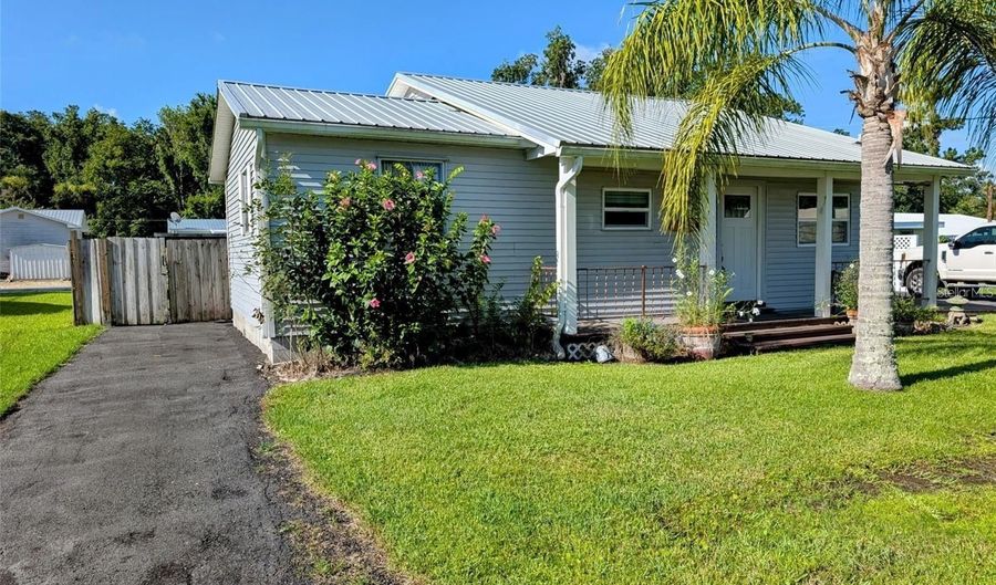 24514 SNAIL Rd, Astor, FL 32102 - 2 Beds, 3 Bath